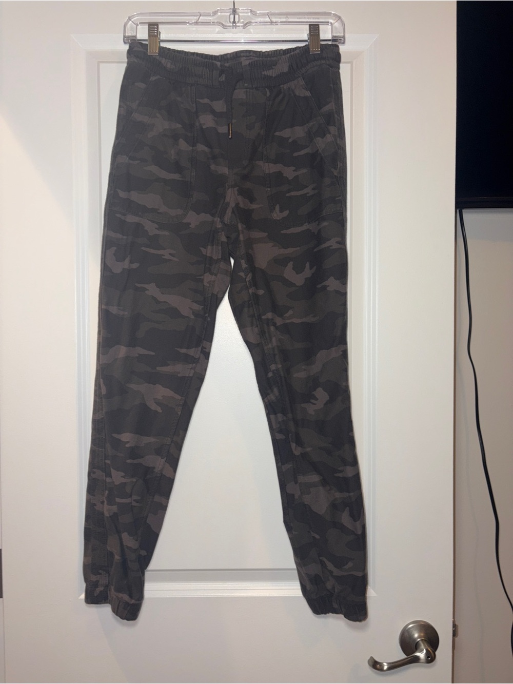 Athleta | Olive Green Camo Drawstring Farallon Jogger Pants - Picture 2 of 4